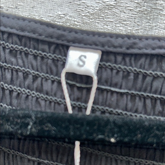 Elegant Black Midi Dress - Picture 11 of 15